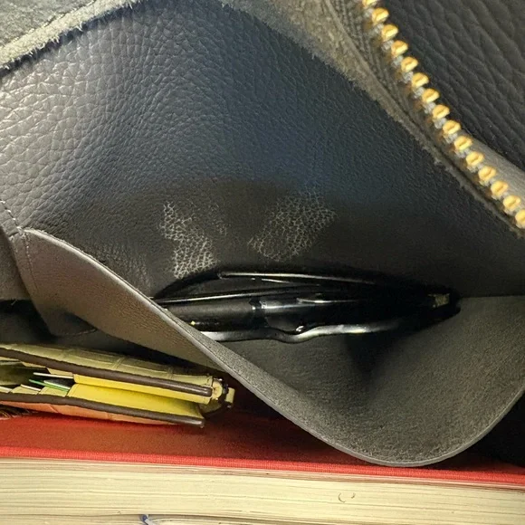 Cuyana Tall Easy Zipper Tote in Charcoal - Picture 5 of 5